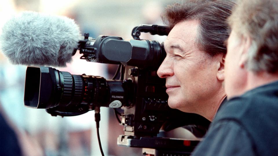 Obvykle bývá Karel Gott spíš před kamerou